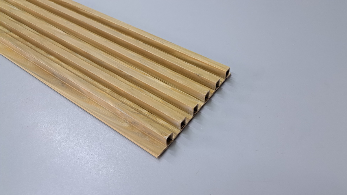 trakasti panel 01